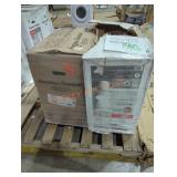 Skid 2 Assorted American Standard Toilets , 2 X