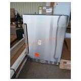 Compact Refrigerator