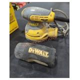 DeWalt 5' Hook & Loop Random Orbit Sander