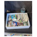 Baseball cards box lot.
