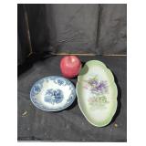 Pair of porcelain dishes.