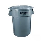 Rubbermaid Brute 32 Gal Trash Can with Lid