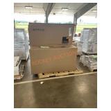 Maxx bathtub, Utile shower wall kit