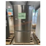 VISSANI 30ï¿½ Refrigerator-Freezer (Damaged)