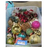 Christmas Decor Tote Lot