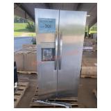 Frigidaire 33ï¿½ Side by Side Refrigerator w/Ice