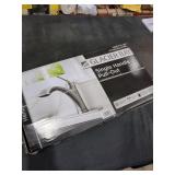 Glacier Bay Single Handle Pull Out Faucet