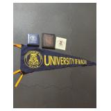 Universidade De Macau memorabilia lot.
