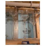 Glass decor lot.