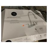 Pull down kitchen faucet