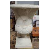 Allen & Roth Urn Planter