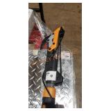 Fiskars Chain Drive Extendable Pole Saw & Pruner