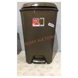 Hefty Garbage Can