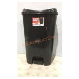 Hefty Stepon 13 Gallon Trash Can