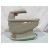 Wizz  Spreader 10"x 10 1/2"