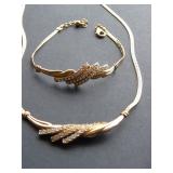 costume jewelry set necklace and bracelet