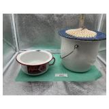 RED/WHITE ENAMELWARE CHAMBER POT WITH CROTCHET