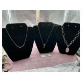 3) NECKLACES THE ONE IN THE MIDDLE TOP COMES OFF