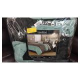 Queen - Nanshing 7 pc Comforter Set