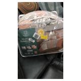 Queen - Nina 10 pc Bedding Set