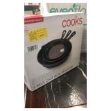 Cooks 3 pc Cast Iron Skillets