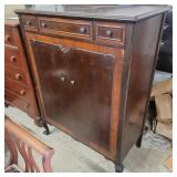Antique Bachelors Chest