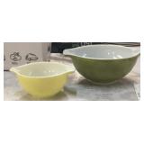(2)PCS Estate Pyrex Bowls