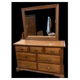 Dresser w 7 Drawers & Mirror