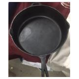 Estate Cabela"s 14d Cast Iron skillet And Lid