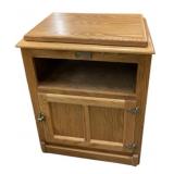 Icebox Style Swivel Top Cart