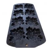 Lodge Cast Iron Maple Leaf Design Pan