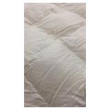 90 x 96 Royal Velvet White Comforter (Out of Bag)