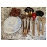 Lot of Estate Kitchen Items