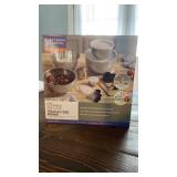 23 piece Kitchen Set New in Box.