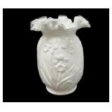 6.5 x 8 ï¿½ Fenton Daffodil Vase