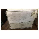 King - 1800 Series White Presidential Sheet Set