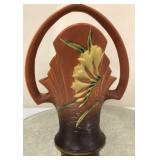 Roseville 392-10 Freesia Basket *Chip On Base
