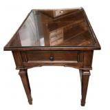 Glass Top End Table wï¿½ Drawer