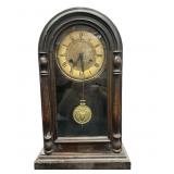 Antique Clock wï¿½ Key & Pendulum cut