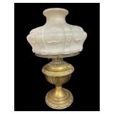 Antique Aladdin Oil Lamp wï¿½ White Kings Crown