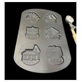 Wilton House Design Pan & Ice Cream Scoop
