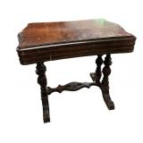 Small Table wï¿½ Drawer