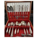 58 Pc Silverware Set wï¿½ Case