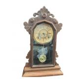 Antique Clock wï¿½ Key