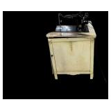 1949 Singer Sewing Machine-Working wï¿½ Scissors &