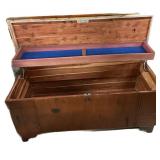 Beautiful Cedar Lined Blanket Chest wï¿½ Key