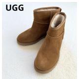 UGG Classic Femme Sheepskin Boots Size 7