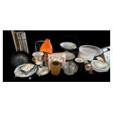 Skillet, lamp, Bowls, Pottery, Pyrex Bowls