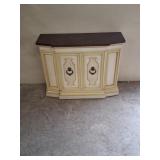 Accent chest