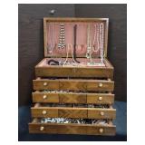 Jewelry box with jewelry